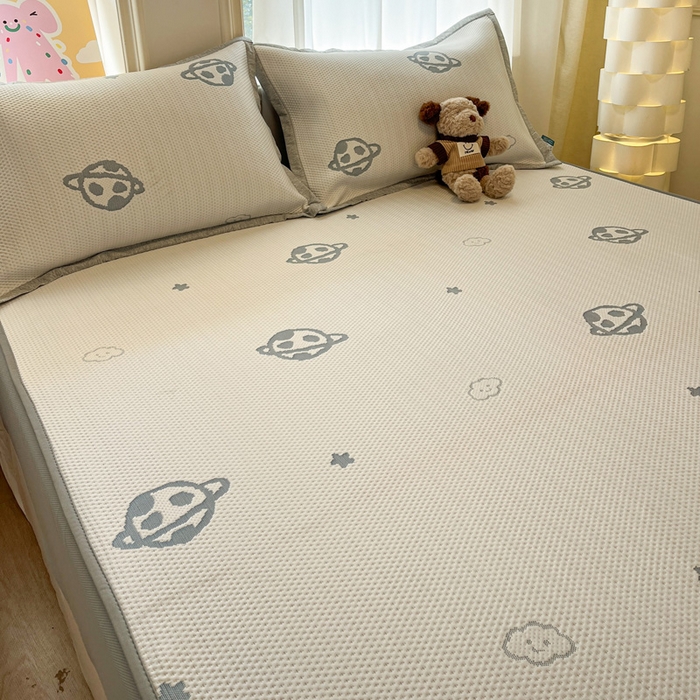 91家纺网 家纺一手货源 找家纺 雅居纺家纺 2026新款A类加厚三明治底提花小清新凉感席床笠款凉席席子 太空星球