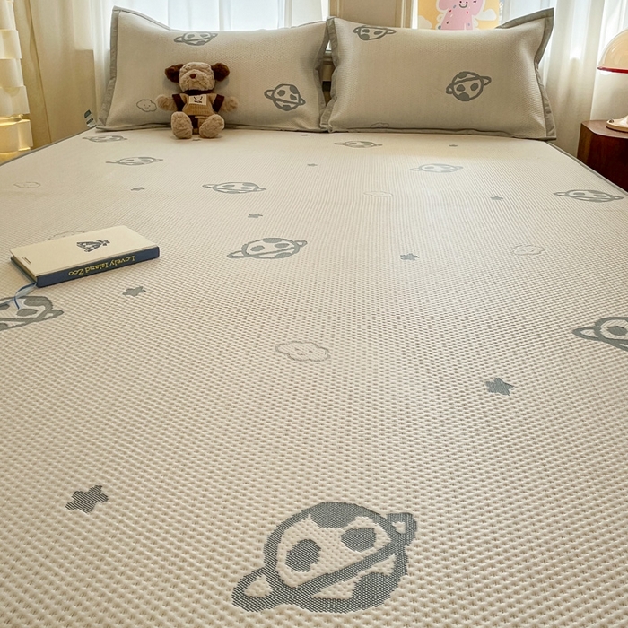 91家纺网 家纺一手货源 找家纺 雅居纺家纺 2026新款A类加厚三明治底提花小清新凉感席床笠款凉席席子 太空星球