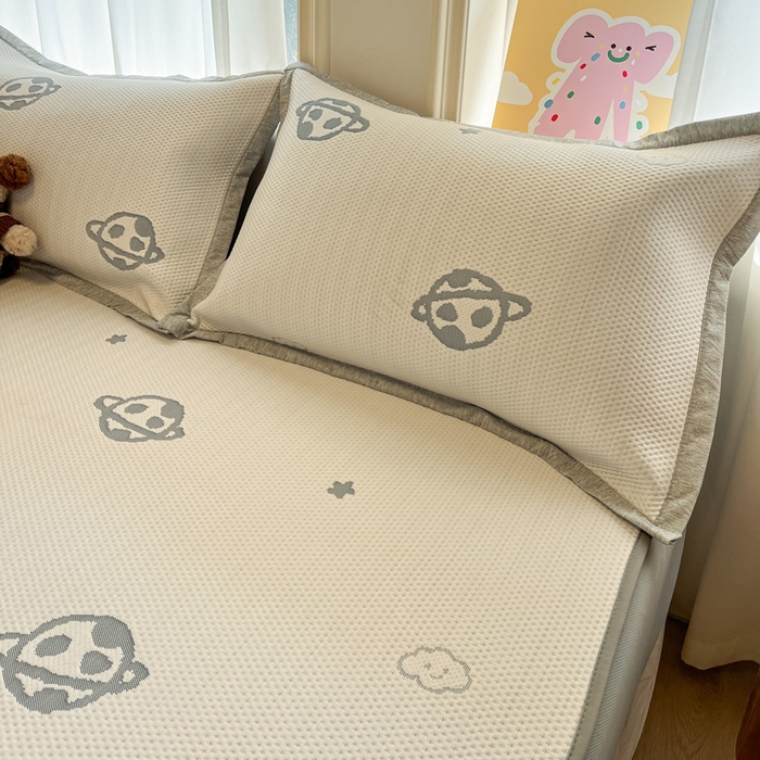 91家纺网 家纺一手货源 找家纺 雅居纺家纺 2026新款A类加厚三明治底提花小清新凉感席床笠款凉席席子 太空星球