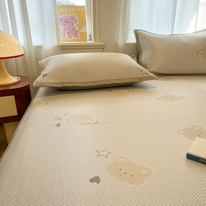 91家纺网 家纺一手货源 找家纺 雅居纺家纺 2026新款A类加厚三明治底提花小清新凉感席床笠款凉席席子 星星小熊