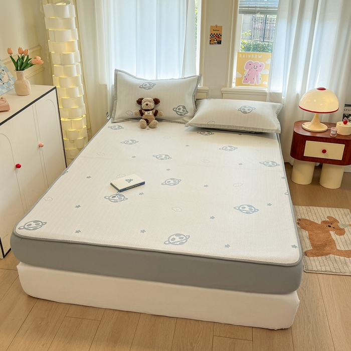 91家纺网 家纺一手货源 找家纺 雅居纺家纺 2026新款A类加厚三明治底提花小清新凉感席床笠款凉席席子 太空星球