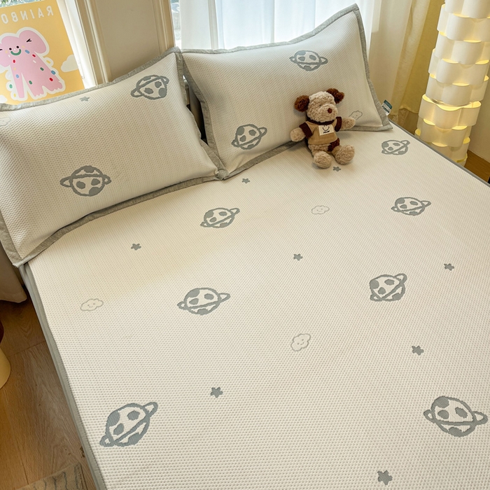 91家纺网 家纺一手货源 找家纺 雅居纺家纺 2026新款A类加厚三明治底提花小清新凉感席床笠款凉席席子 太空星球