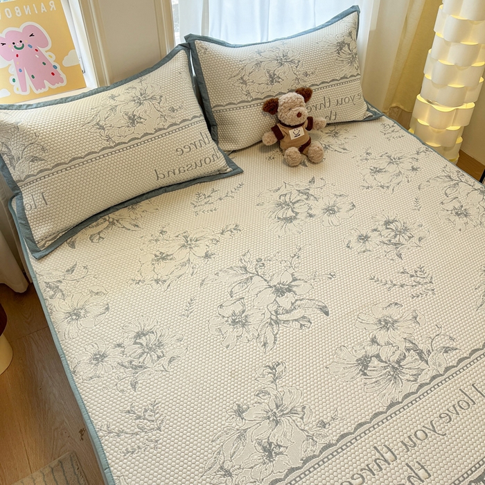 91家纺网 家纺一手货源 找家纺 雅居纺家纺 2026新款A类加厚三明治底提花小清新凉感席床笠款凉席席子 悠闲花园