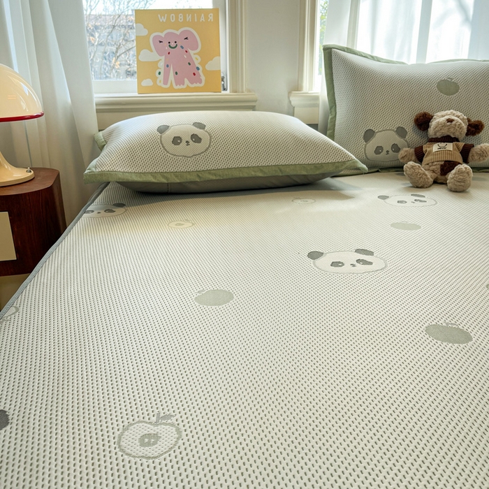 91家纺网 家纺一手货源 找家纺 雅居纺家纺 2026新款A类加厚三明治底提花小清新凉感席床笠款凉席席子 平安熊猫