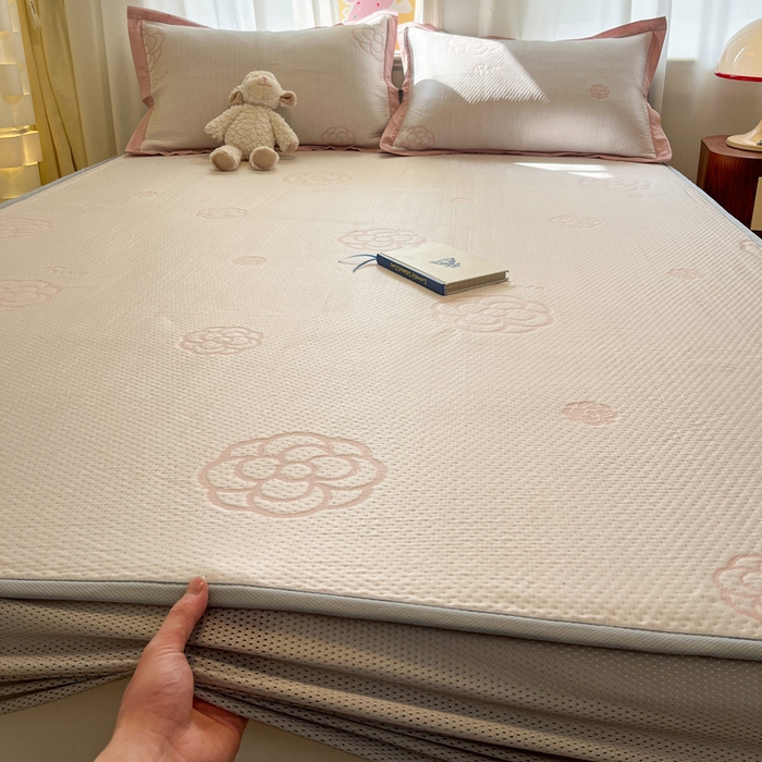 91家纺网 家纺一手货源 找家纺 雅居纺家纺 2026新款A类加厚三明治底提花小清新凉感席床笠款凉席席子 山茶花