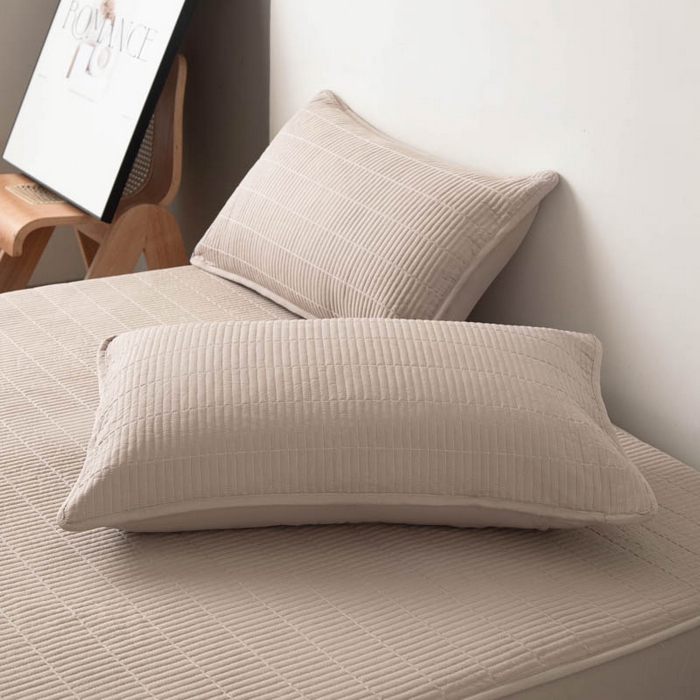 91家纺网 家纺一手货源 找家纺 宇淳国际 2026新款美人条A类水洗棉夹棉床笠三件套 卡其