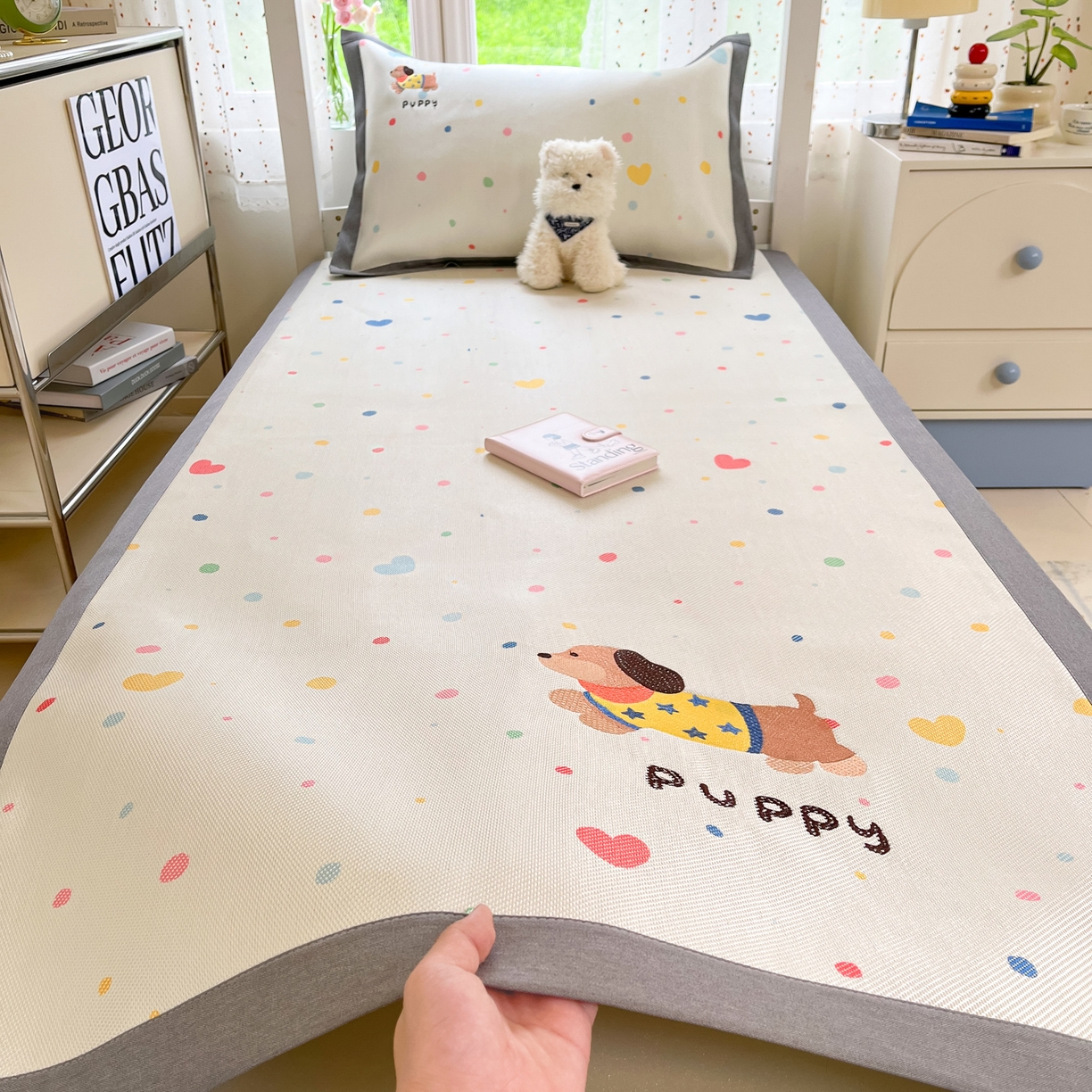 91家纺网 家纺一手货源 找家纺 雅居纺家纺 2026新款A类加厚三明治底绣花冰藤席学生宿舍床床单款凉席席子 星星腊肠狗