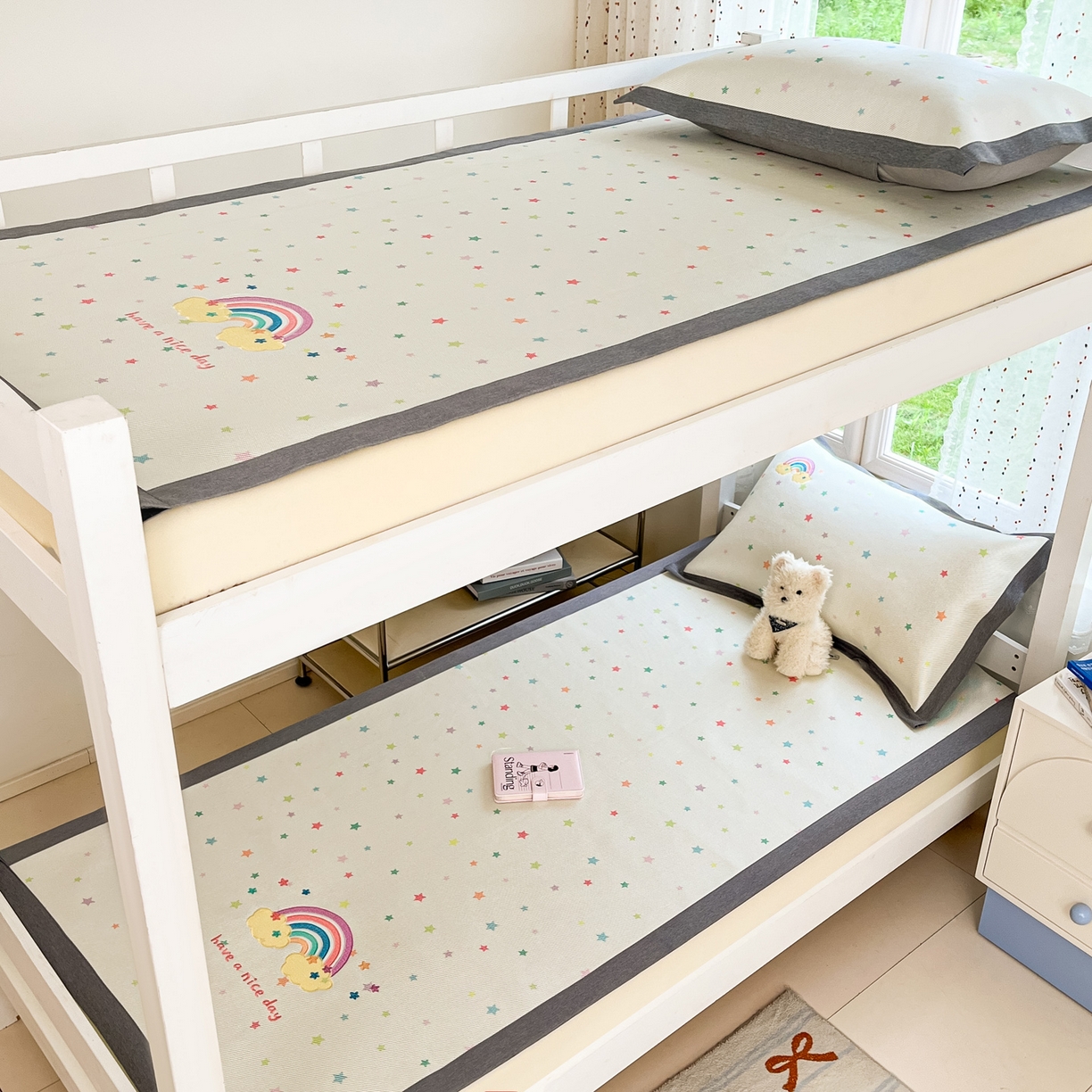 91家纺网 家纺一手货源 找家纺 雅居纺家纺 2026新款A类加厚三明治底绣花冰藤席学生宿舍床床单款凉席席子 七彩虹