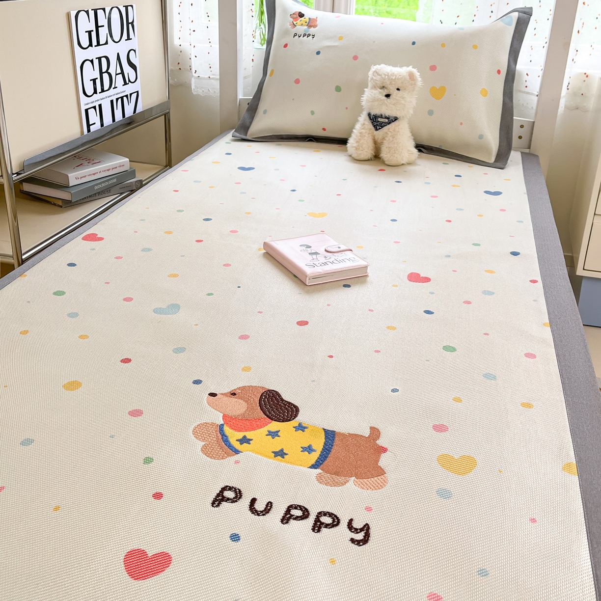 91家纺网 家纺一手货源 找家纺 雅居纺家纺 2026新款A类加厚三明治底绣花冰藤席学生宿舍床床单款凉席席子 星星腊肠狗