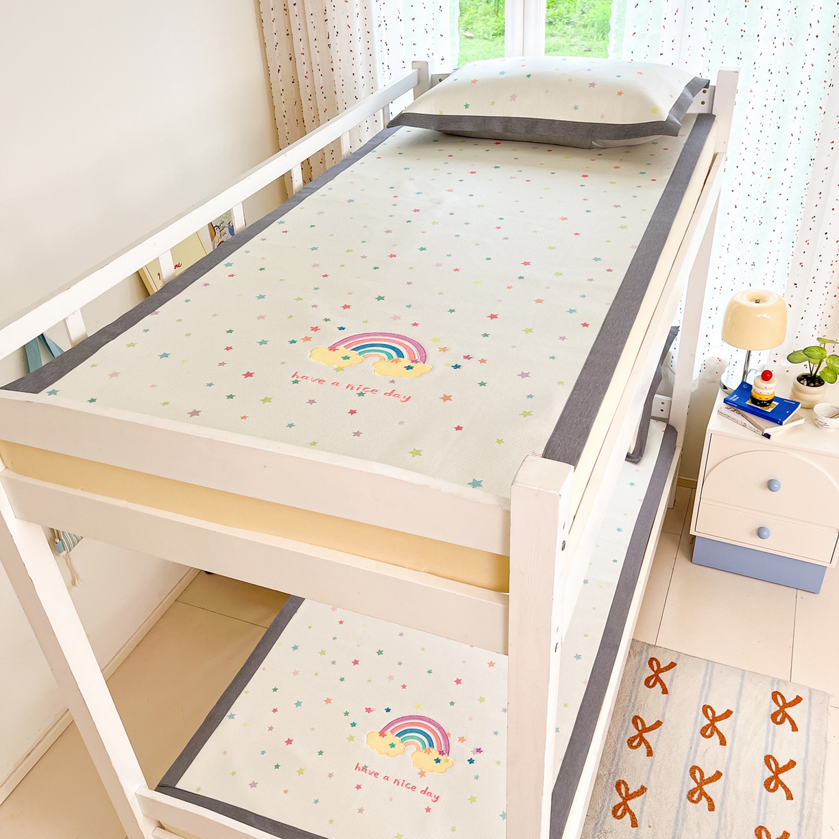 91家纺网 家纺一手货源 找家纺 雅居纺家纺 2026新款A类加厚三明治底绣花冰藤席学生宿舍床床单款凉席席子 七彩虹