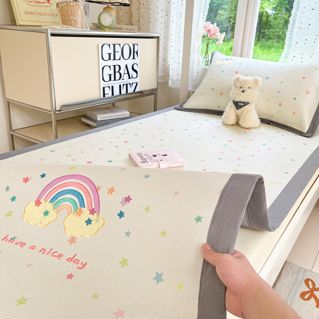 91家纺网 家纺一手货源 找家纺 雅居纺家纺 2026新款A类加厚三明治底绣花冰藤席学生宿舍床床单款凉席席子 七彩虹