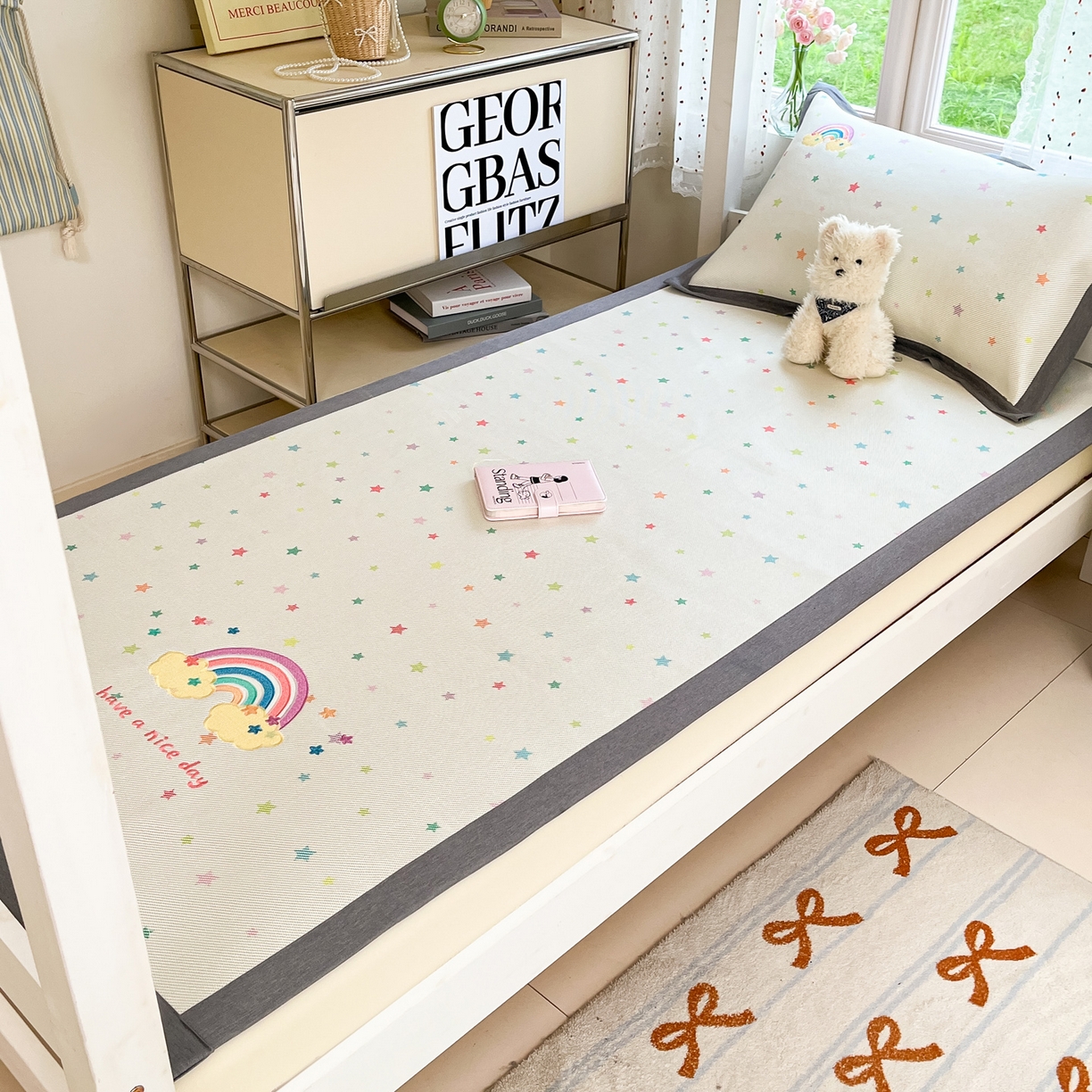 91家纺网 家纺一手货源 找家纺 雅居纺家纺 2026新款A类加厚三明治底绣花冰藤席学生宿舍床床单款凉席席子 七彩虹