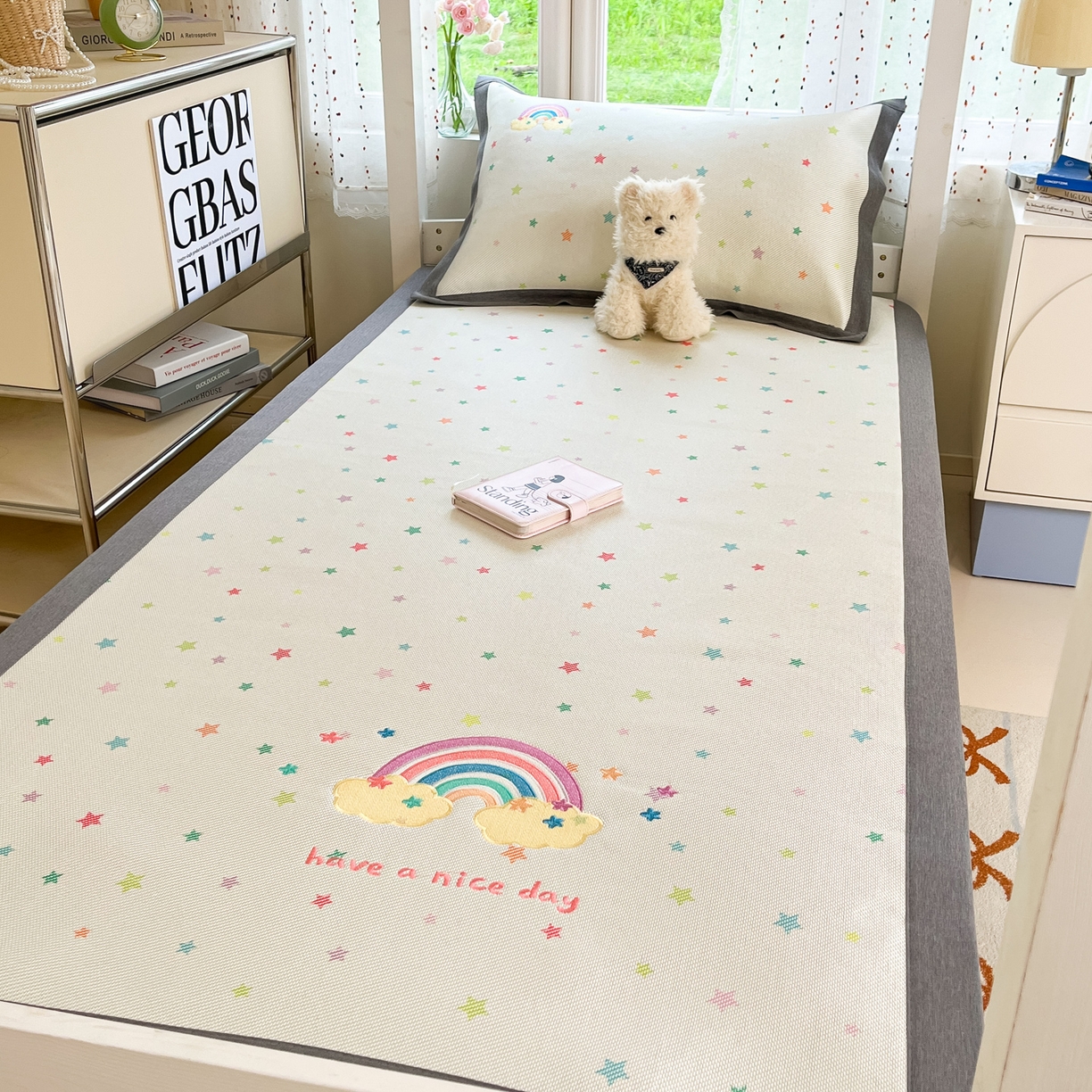 91家纺网 家纺一手货源 找家纺 雅居纺家纺 2026新款A类加厚三明治底绣花冰藤席学生宿舍床床单款凉席席子 七彩虹