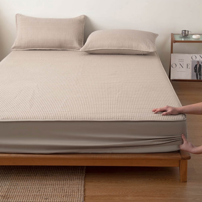 91家纺网 家纺一手货源 找家纺 宇淳国际 2026新款美人条A类水洗棉夹棉床笠三件套 卡其