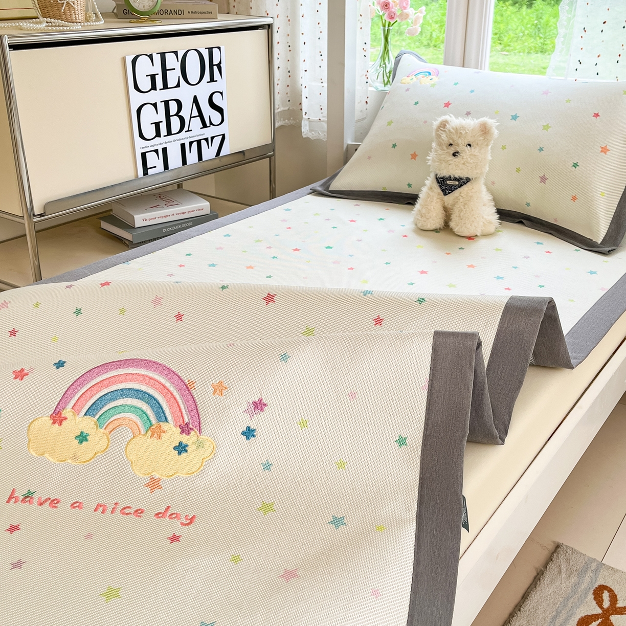 91家纺网 家纺一手货源 找家纺 雅居纺家纺 2026新款A类加厚三明治底绣花冰藤席学生宿舍床床单款凉席席子 七彩虹