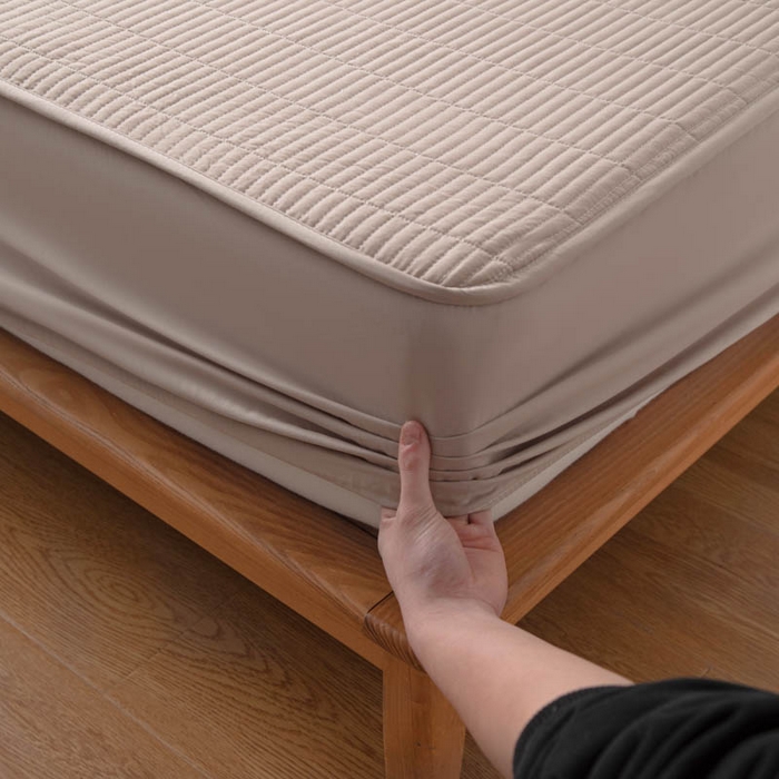 91家纺网 家纺一手货源 找家纺 宇淳国际 2026新款美人条A类水洗棉夹棉床笠三件套 卡其