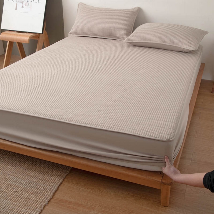 91家纺网 家纺一手货源 找家纺 宇淳国际 2026新款美人条A类水洗棉夹棉床笠三件套 卡其