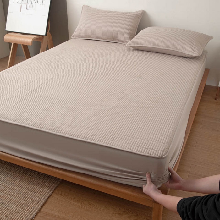 91家纺网 家纺一手货源 找家纺 宇淳国际 2026新款美人条A类水洗棉夹棉床笠三件套 卡其