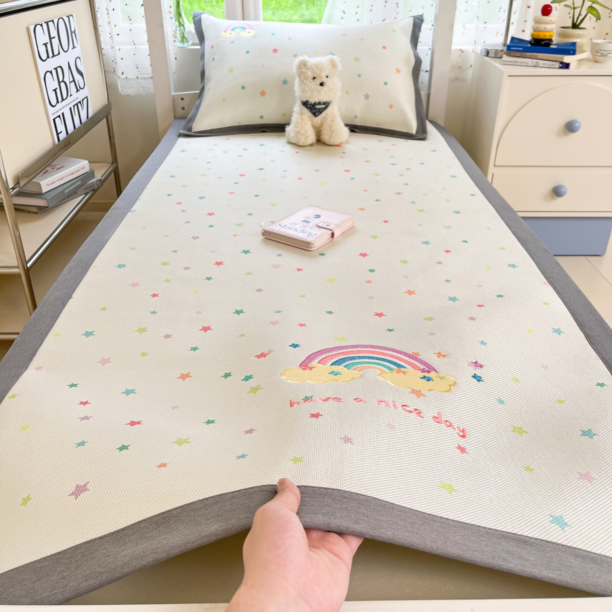 91家纺网 家纺一手货源 找家纺 雅居纺家纺 2026新款A类加厚三明治底绣花冰藤席学生宿舍床床单款凉席席子 七彩虹