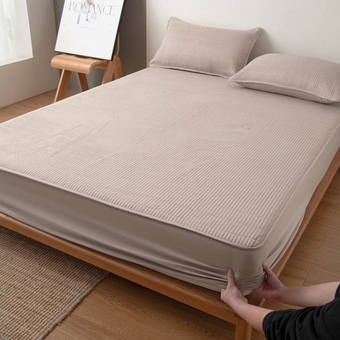 91家纺网 家纺一手货源 找家纺 宇淳国际 2026新款美人条A类水洗棉夹棉床笠三件套 卡其