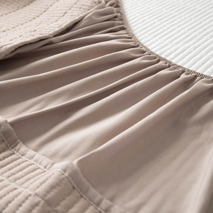 91家纺网 家纺一手货源 找家纺 宇淳国际 2026新款美人条A类水洗棉夹棉床笠三件套 卡其