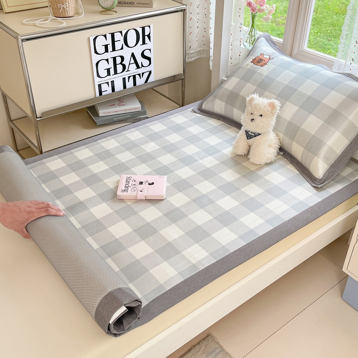 91家纺网 家纺一手货源 找家纺 雅居纺家纺 2026新款A类加厚三明治底绣花冰藤席学生宿舍床床单款凉席席子 幸运巴拉