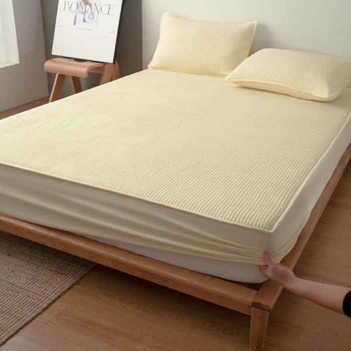 91家纺网 家纺一手货源 找家纺 宇淳国际 2026新款美人条A类水洗棉夹棉床笠三件套 奶黄