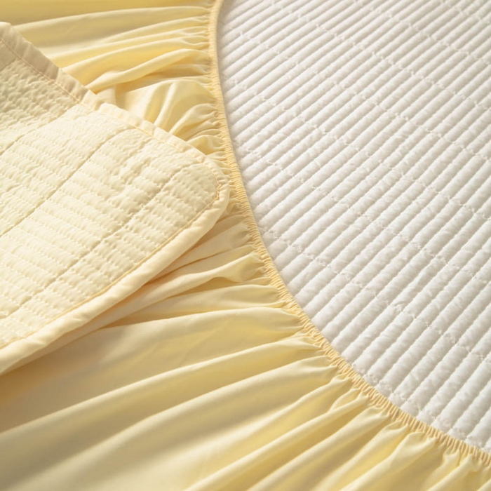 91家纺网 家纺一手货源 找家纺 宇淳国际 2026新款美人条A类水洗棉夹棉床笠三件套 奶黄