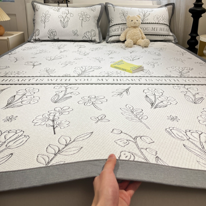 91家纺网 家纺一手货源 找家纺 雅居纺家纺 2026新款A类加厚三明治底提花小清新凉感席床单款凉席席子 复古花园