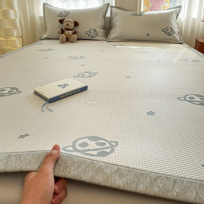 91家纺网 家纺一手货源 找家纺 雅居纺家纺 2026新款A类加厚三明治底提花小清新凉感席床单款凉席席子 太空星球