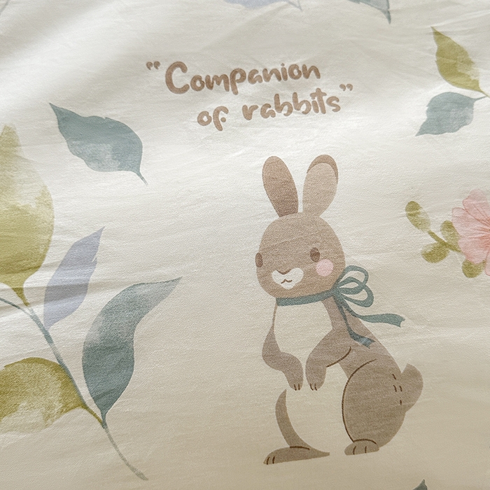 91家纺网 家纺一手货源 找家纺 宇彬家纺 2026直播新款13070全棉纯棉印花单双人被套喷气小清新简约热款学生被罩 秘境(新)