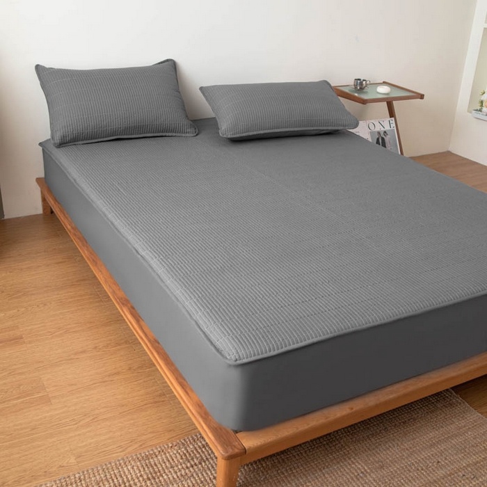 91家纺网 家纺一手货源 找家纺 宇淳国际 2026新款美人条A类水洗棉夹棉床笠三件套 深灰