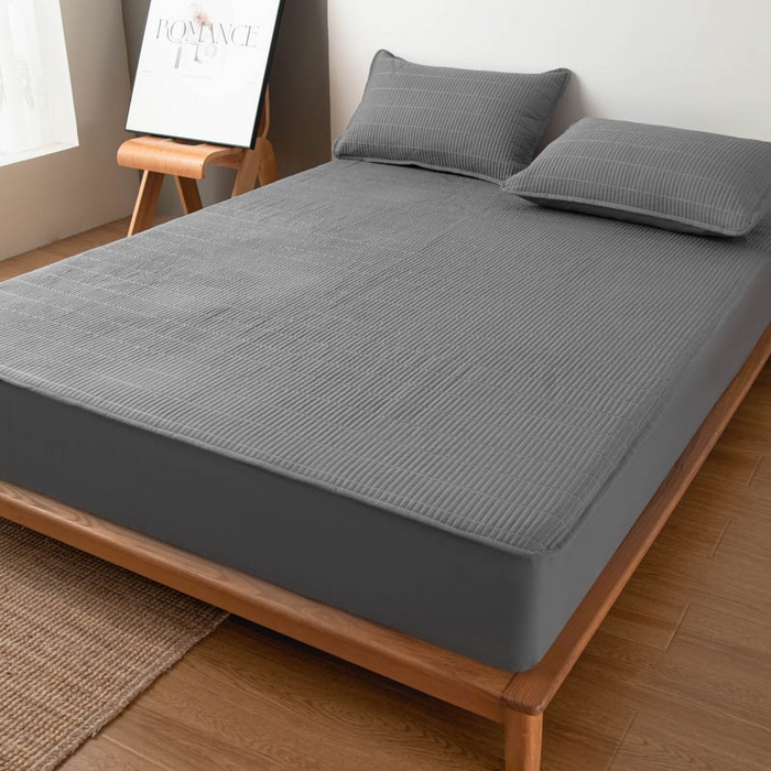 91家纺网 家纺一手货源 找家纺 宇淳国际 2026新款美人条A类水洗棉夹棉床笠三件套 深灰