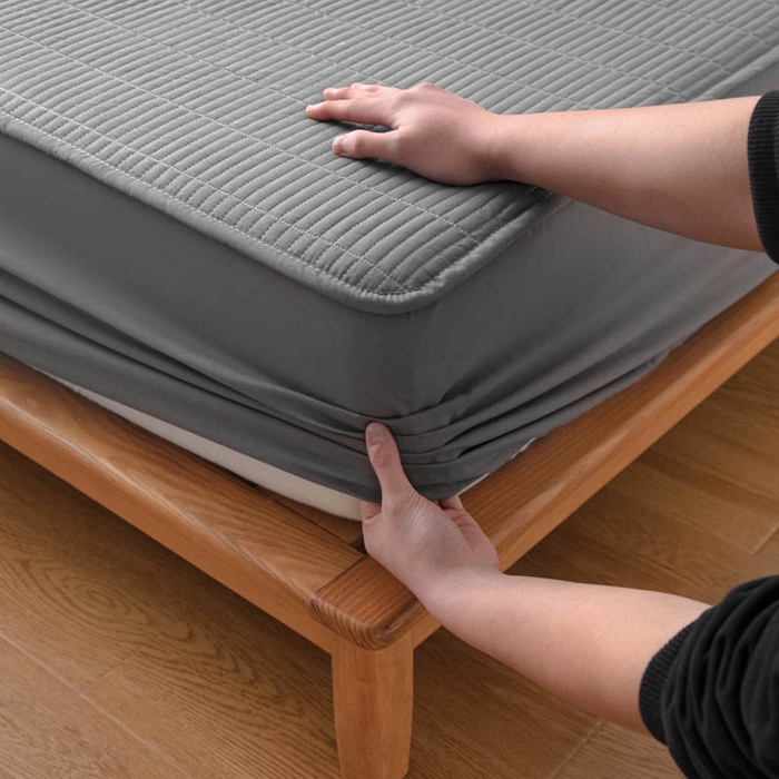 91家纺网 家纺一手货源 找家纺 宇淳国际 2026新款美人条A类水洗棉夹棉床笠三件套 深灰