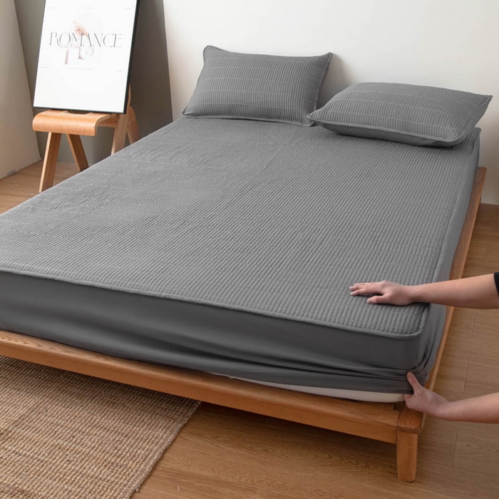 91家纺网 家纺一手货源 找家纺 宇淳国际 2026新款美人条A类水洗棉夹棉床笠三件套 深灰