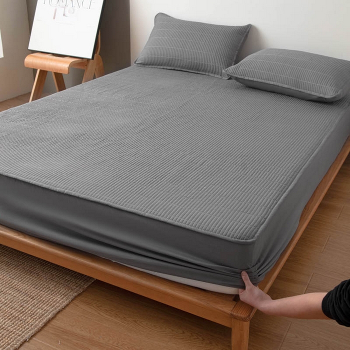 91家纺网 家纺一手货源 找家纺 宇淳国际 2026新款美人条A类水洗棉夹棉床笠三件套 深灰