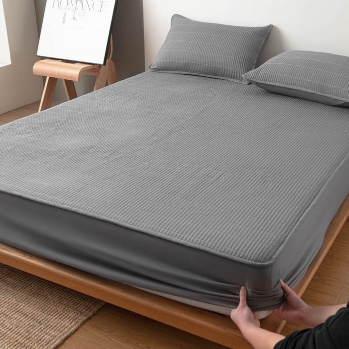 91家纺网 家纺一手货源 找家纺 宇淳国际 2026新款美人条A类水洗棉夹棉床笠三件套 深灰