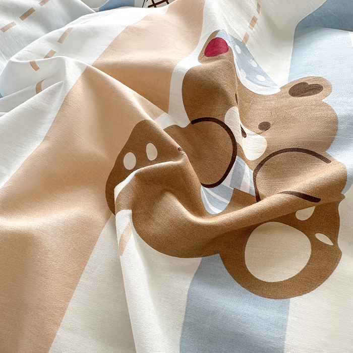 91家纺网 家纺一手货源 找家纺 宇彬家纺 2026直播新款13070全棉纯棉印花单双人被套喷气小清新简约热款学生被罩 休闲小熊