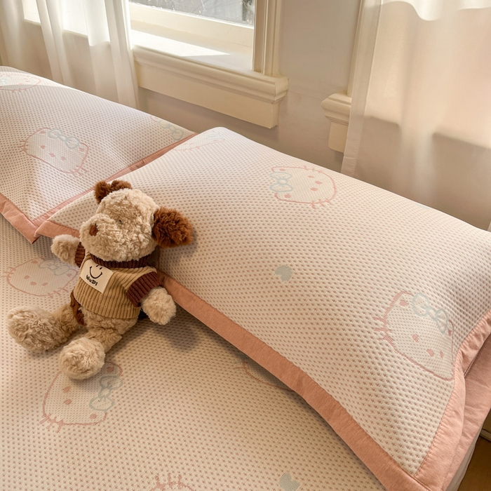 91家纺网 家纺一手货源 找家纺 雅居纺家纺 2026新款A类加厚三明治底提花小清新凉感席床单款凉席席子 蝴蝶结猫咪