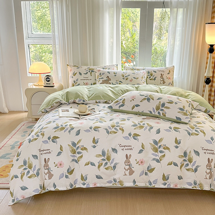 91家纺网 家纺一手货源 找家纺 宇彬家纺 2026直播新款13070全棉纯棉印花单双人被套喷气小清新简约热款学生被罩 秘境(新)