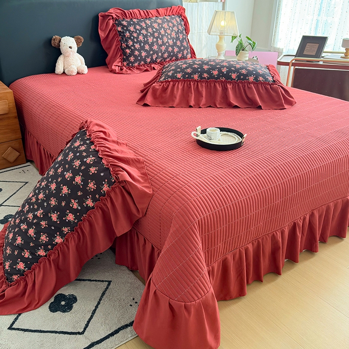 91家纺网 家纺一手货源 找家纺 锦格家纺 2026春夏新款古法水洗棉花边床盖款四件套 花知晓