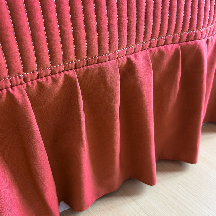 91家纺网 家纺一手货源 找家纺 锦格家纺 2026春夏新款古法水洗棉花边床盖款四件套 艾米娜-红