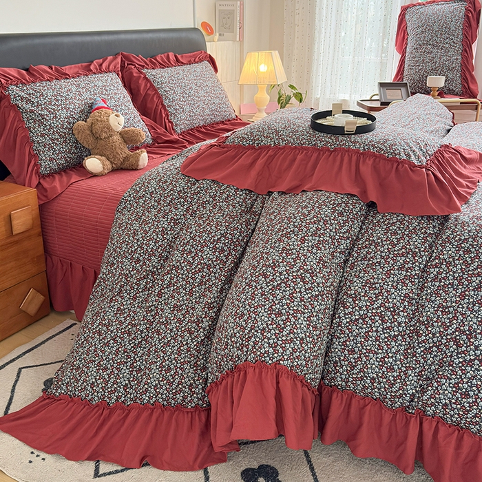 91家纺网 家纺一手货源 找家纺 锦格家纺 2026春夏新款古法水洗棉花边床盖款四件套 艾米娜-红