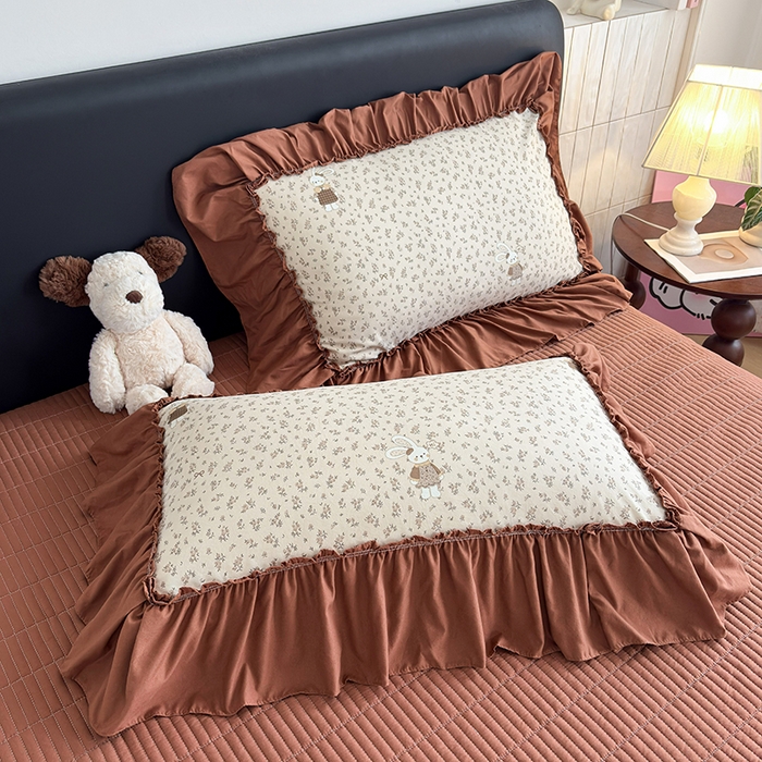 91家纺网 家纺一手货源 找家纺 锦格家纺 2026春夏新款古法水洗棉花边床盖款四件套 花漾小兔