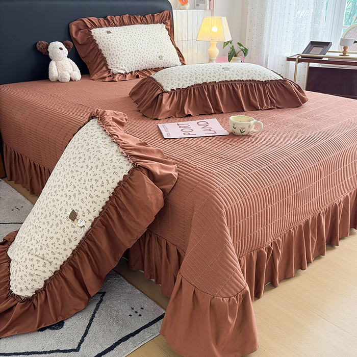 91家纺网 家纺一手货源 找家纺 锦格家纺 2026春夏新款古法水洗棉花边床盖款四件套 花漾小兔