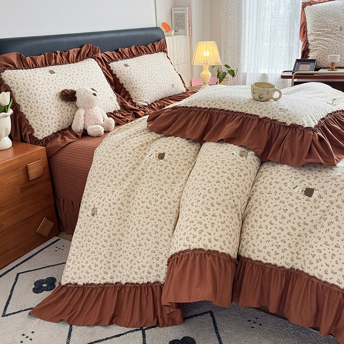 91家纺网 家纺一手货源 找家纺 锦格家纺 2026春夏新款古法水洗棉花边床盖款四件套 花漾小兔