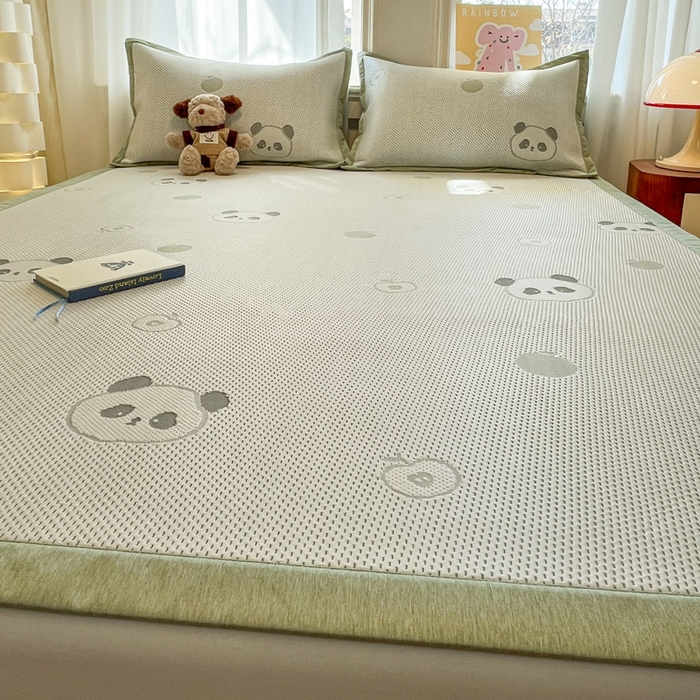 91家纺网 家纺一手货源 找家纺 雅居纺家纺 2026新款A类加厚三明治底提花小清新凉感席床单款凉席席子 平安熊猫