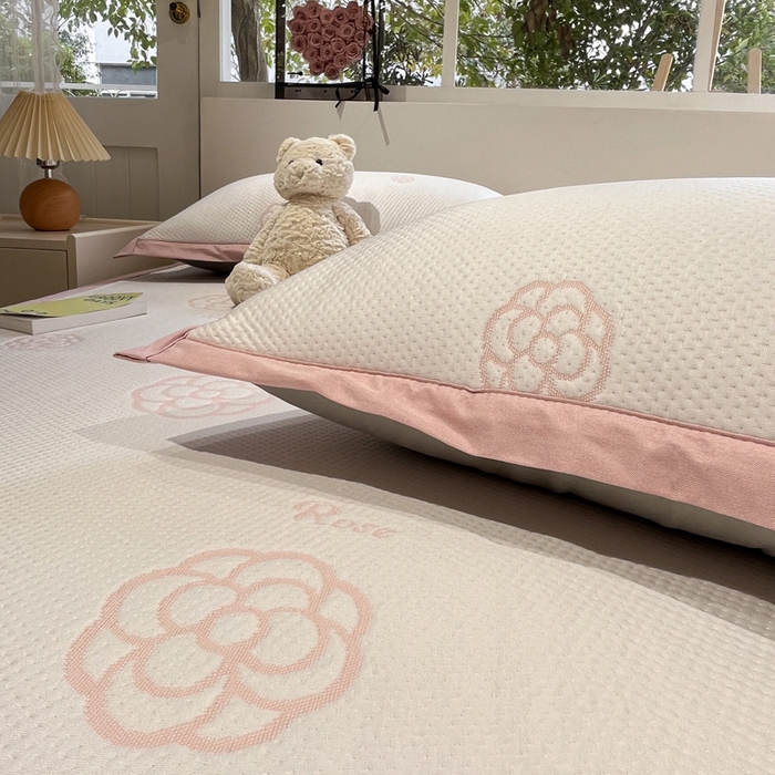 91家纺网 家纺一手货源 找家纺 雅居纺家纺 2026新款A类加厚三明治底提花小清新凉感席床单款凉席席子 山茶花