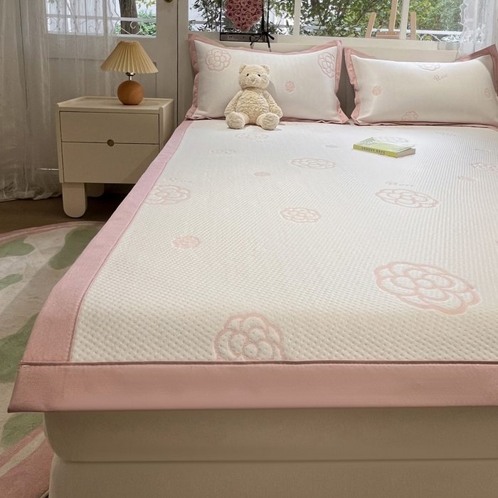 91家纺网 家纺一手货源 找家纺 雅居纺家纺 2026新款A类加厚三明治底提花小清新凉感席床单款凉席席子 山茶花