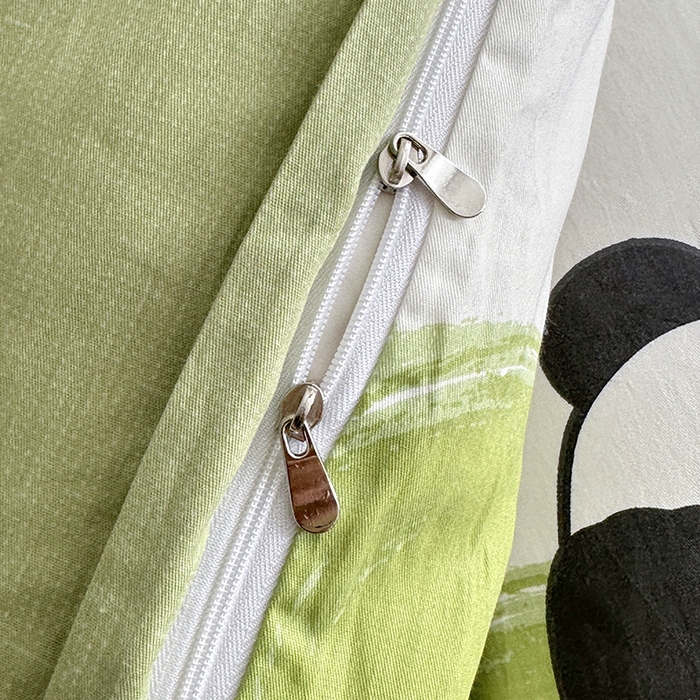 91家纺网 家纺一手货源 找家纺 宇彬家纺 2026直播新款13070全棉纯棉印花单双人被套喷气小清新简约热款学生被罩 熊猫乐园